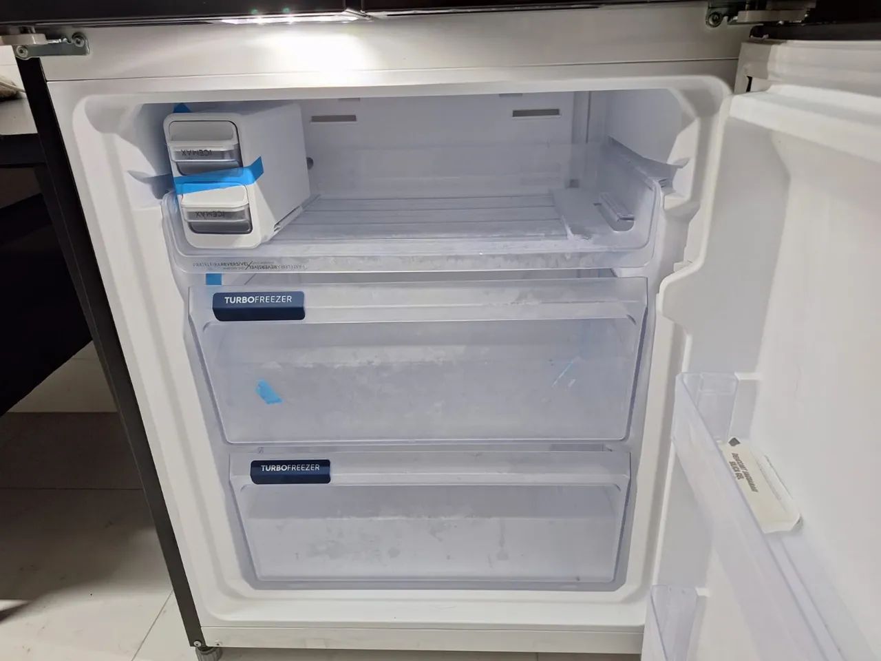 Geladeira Electrolux Frost Free Inverter 480L Efficient AutoSense 3 Portas Black Inox  - Foto 2