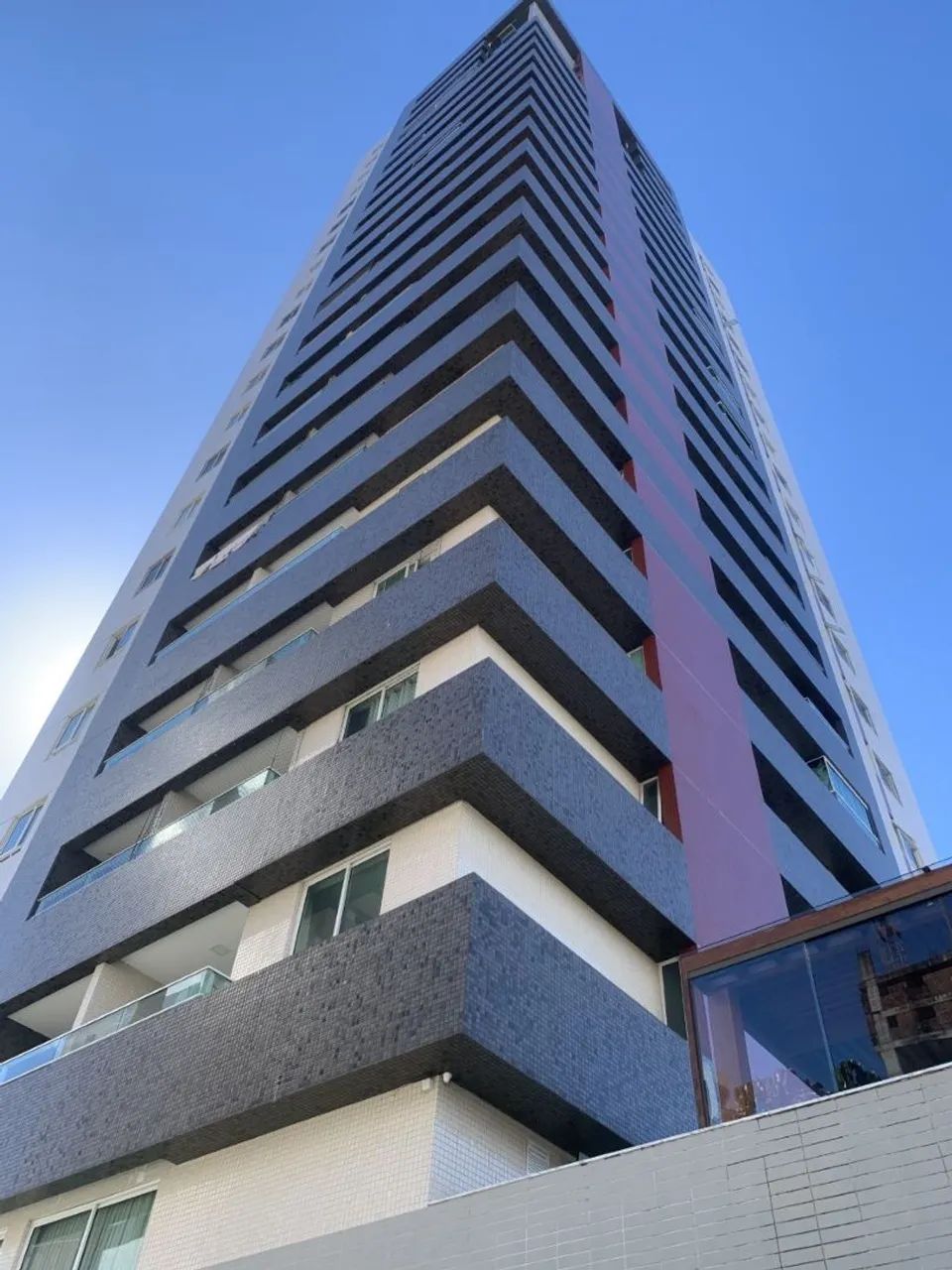 Andar alto com elevadores e lazer