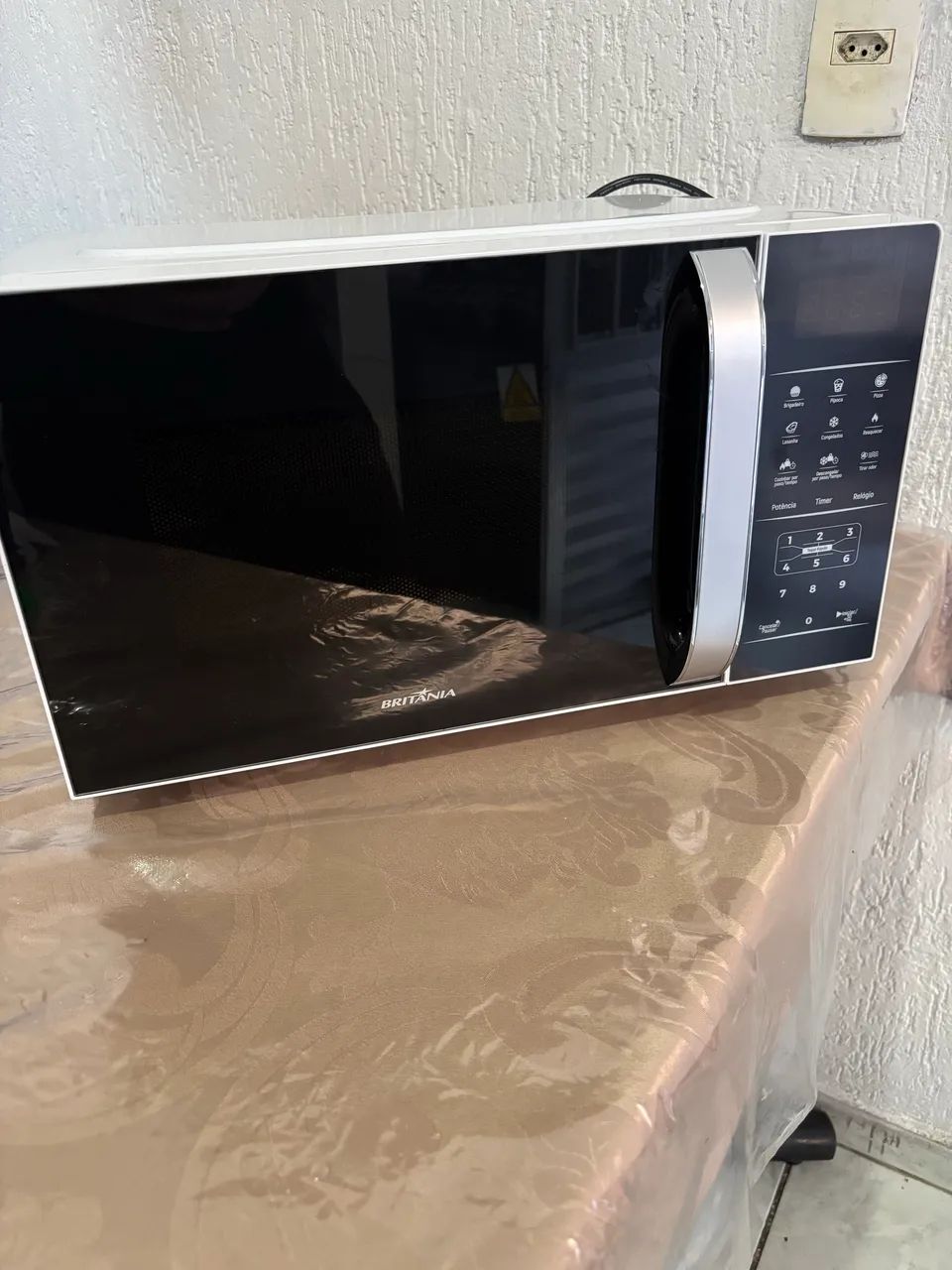 Micro-ondas Britânia Branco Espelhado - Funcionando Perfeitamente - Foto 2