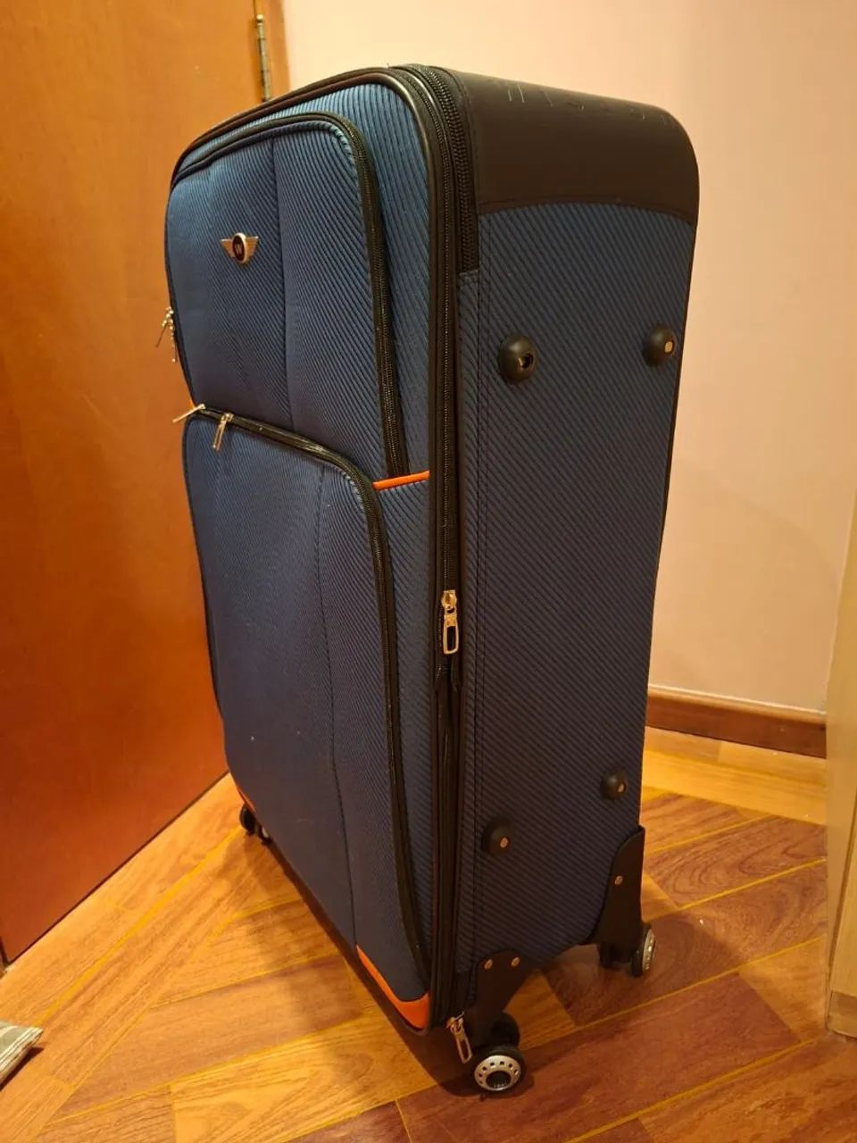 Mala de viagem grande importada usada uma vez - Foto 4