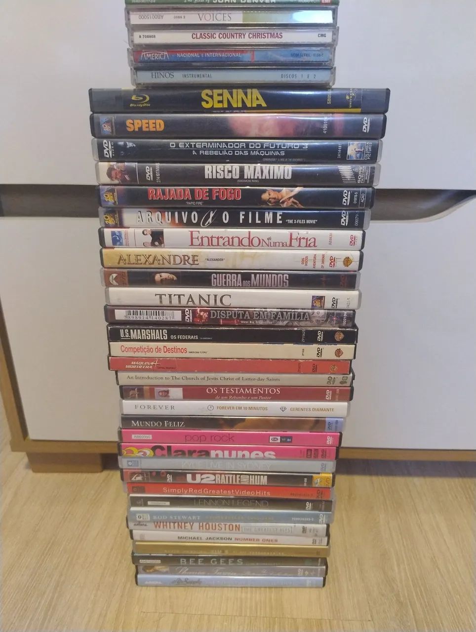 DVDs, CD,s e Blu Ray originais, filmes e músicais.