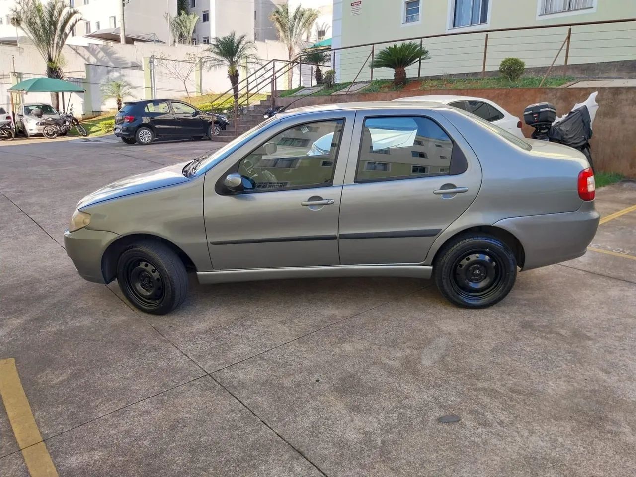 Fiat Siena Siena HLX 1.8 mpi Flex 8V 4p 2007