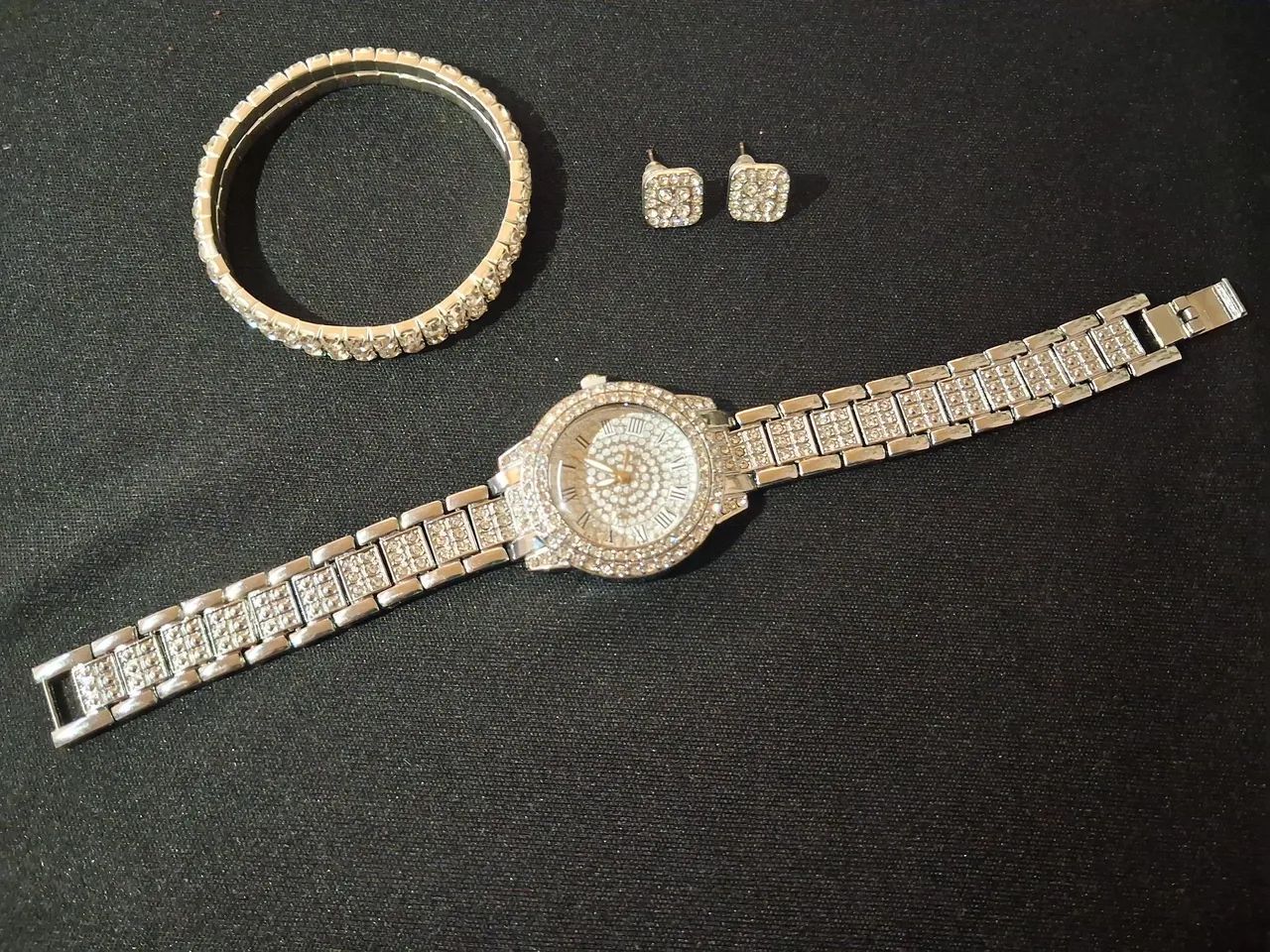 Conjunto Relógio pulseira e brincos  - Foto 4