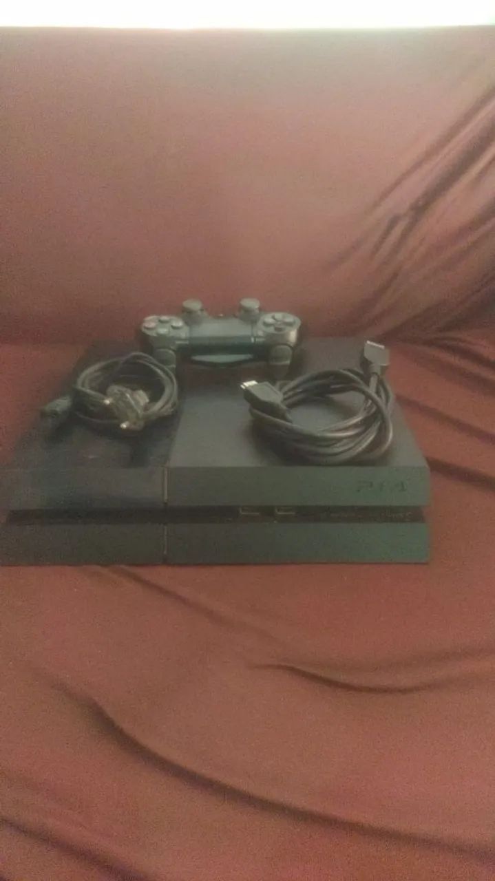 Vendo ps4  Fat pegando perfeitamente com 1 controle original 