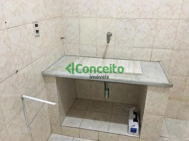 EM ÓTIMA LOCALIZAÇÃO, PRÓXIMA AO COMÉRCIO DO BAIRRO. - Foto 5