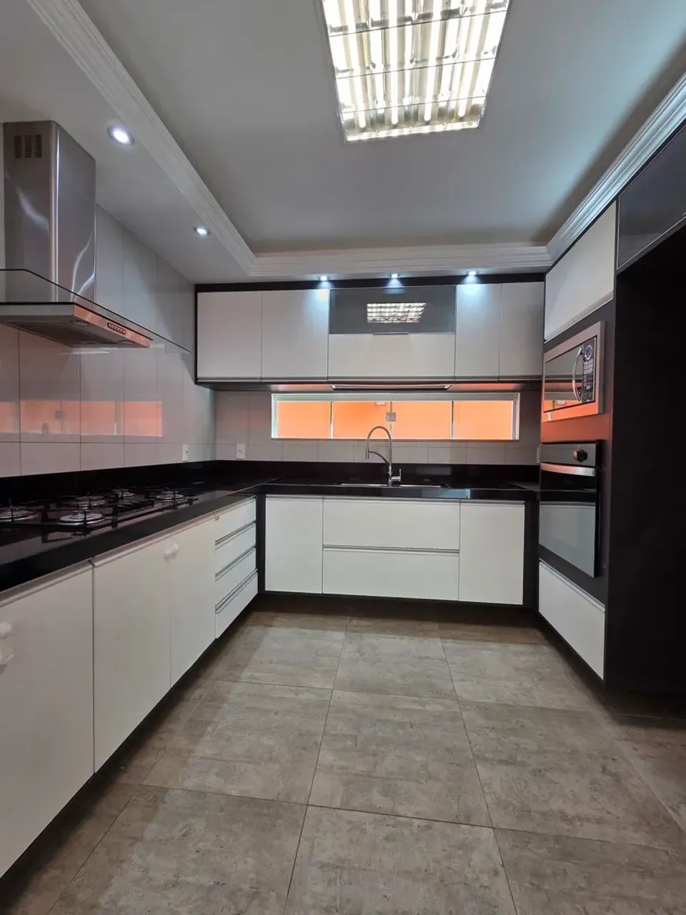 Casa com 4 quartos em condomínio