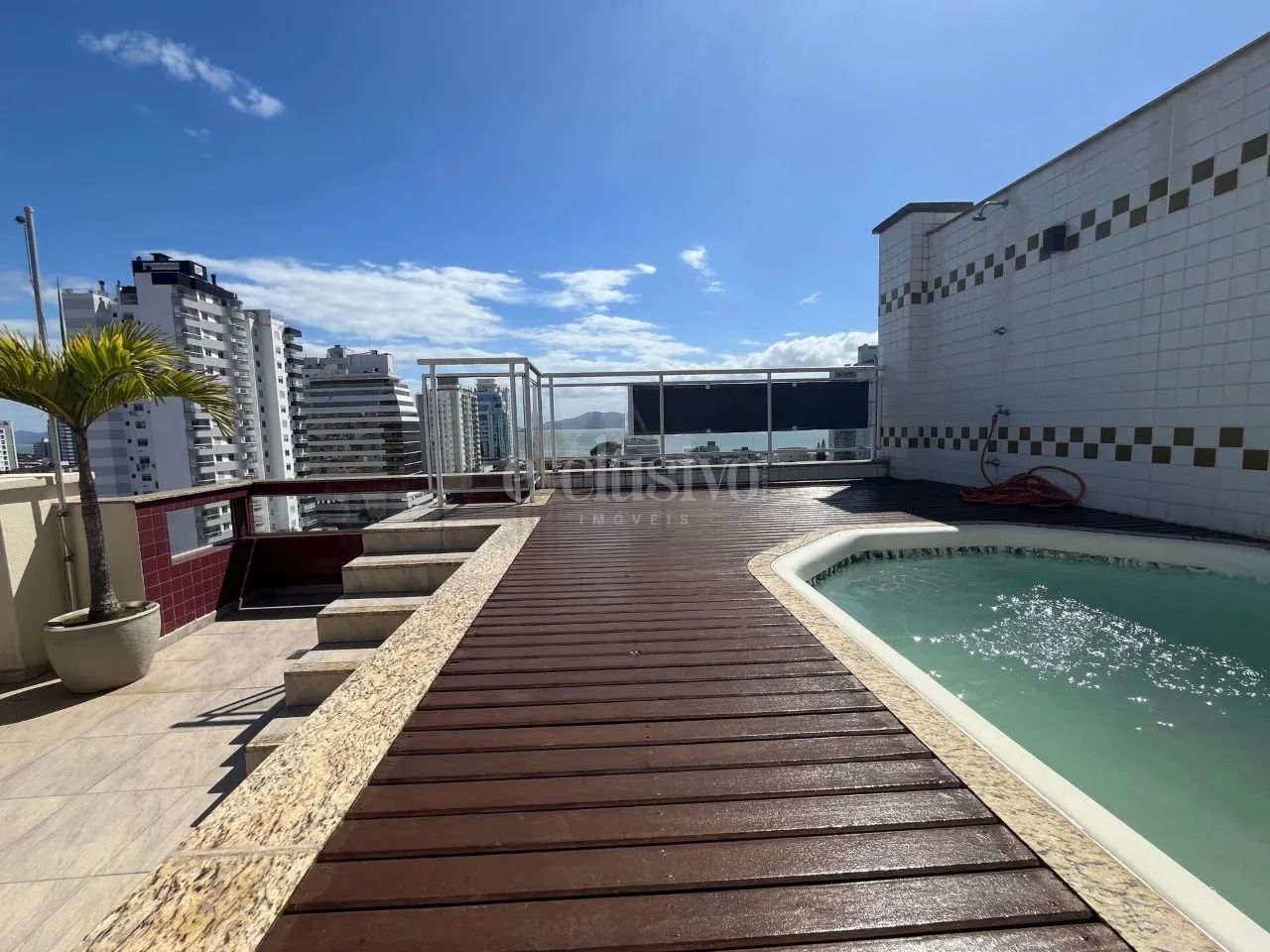 Cobertura duplex para venda com 4 dormitórios, piscina e vista mar. - Foto 3
