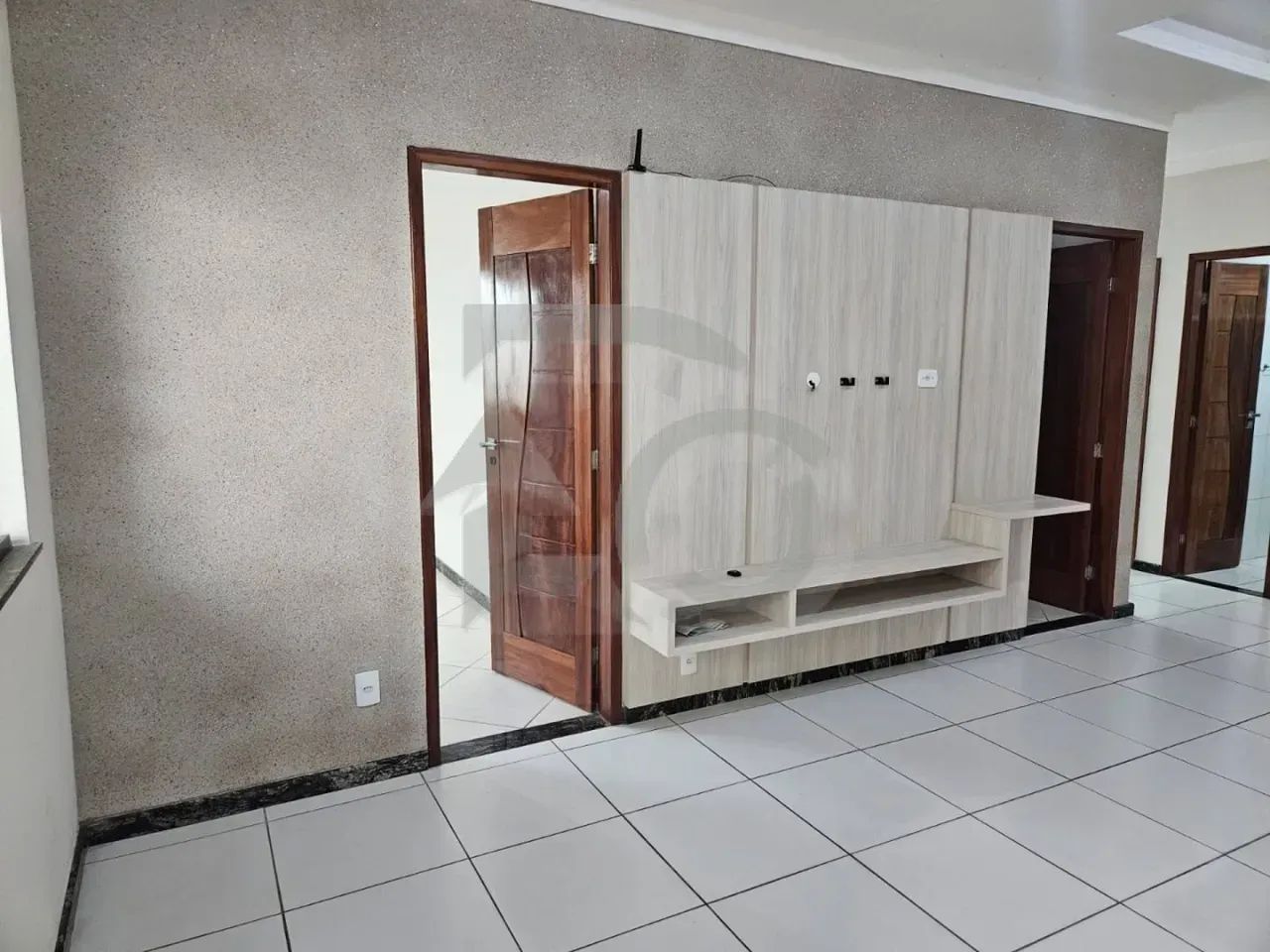 Casa na Atalaia à Venda com 3 Quartos, Varanda e Excelente Localização - Foto 2