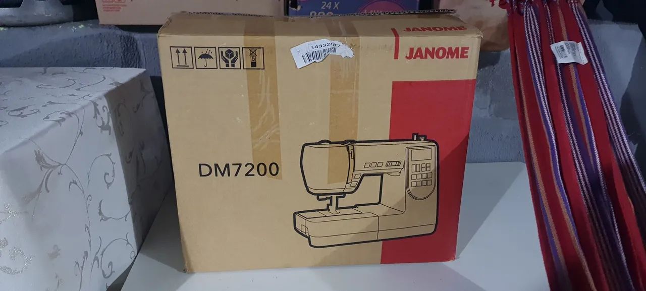 Máquina de Costura Eletrônica Janome DM7200 - Completa