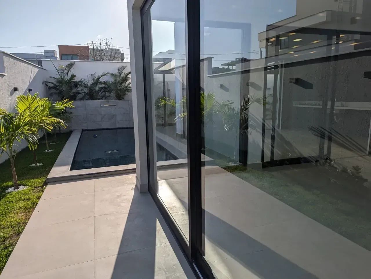 VENDO CASA NO ARACAGI DE CONDOMÍNIO COM 5 suites - Foto 4