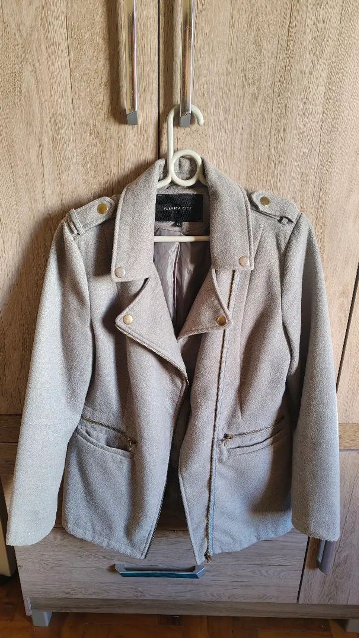 Casaco cinza claro estilo militar  - Foto 2