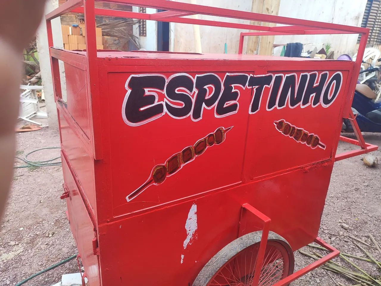 Carrinho ambulante com churrasqueira