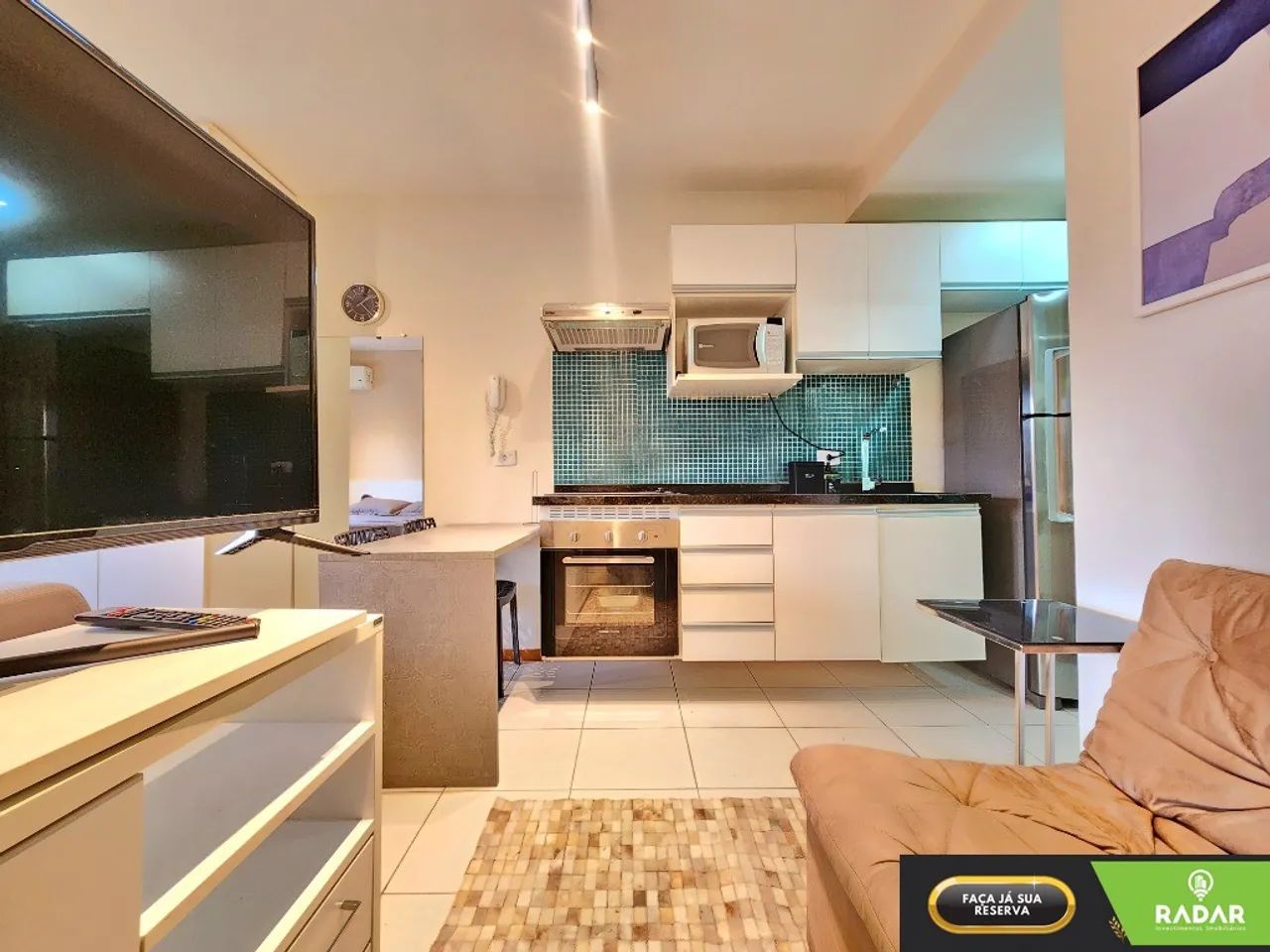 Apartamento bem mobiliado, equipado com AR CONDICIONADO e com internet
