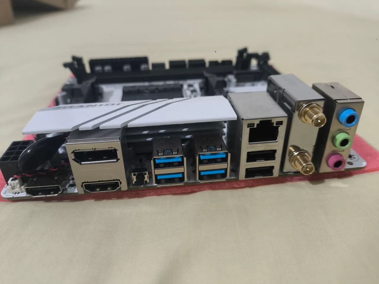Placa mãe AM4 B450i-PLUS ARGB Mini-itx - Foto 3