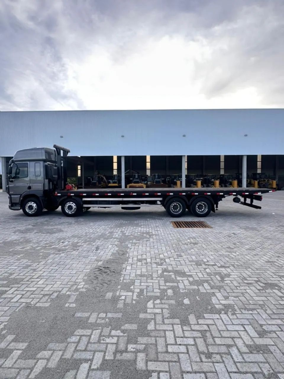 CAMINHÃO PLATAFORMA DAF CF 310 8X2 SPACE CAB AUT - Foto 3