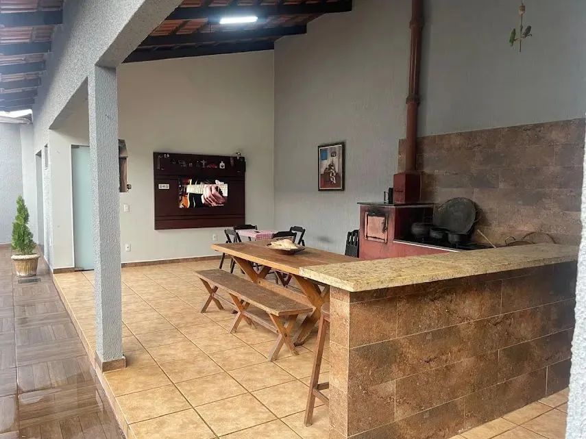 Casa com 4 quartos rica em armários no   Jardim Europa - Goiânia - GO