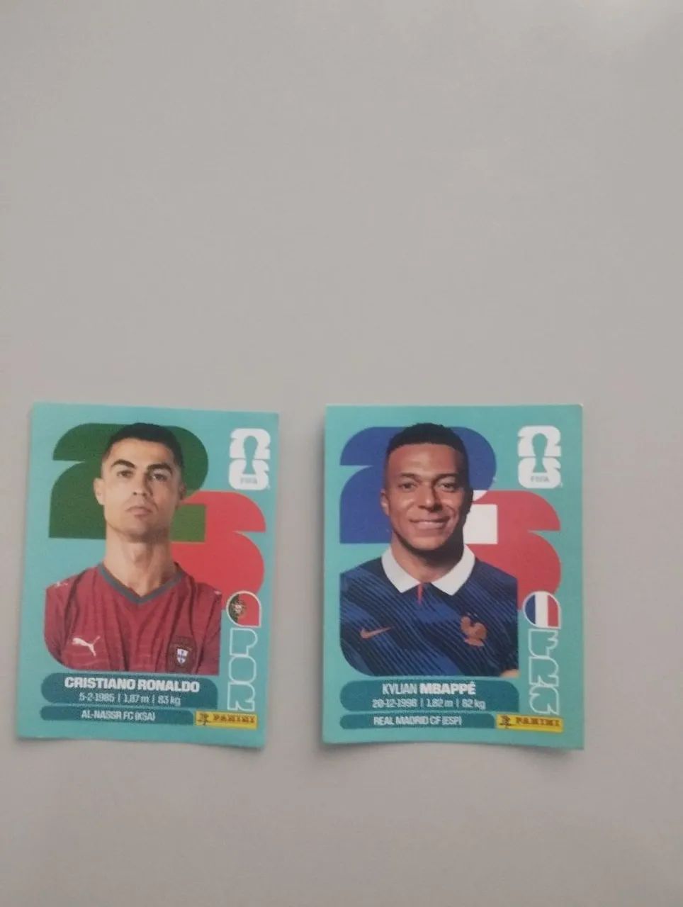 Figurinha Cristiano Ronaldo e mbappe original  - Foto 3