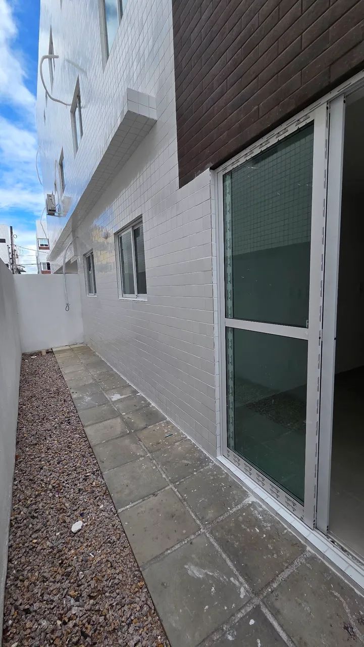 Apartamento no José Américo com área externa à 150m da principal 