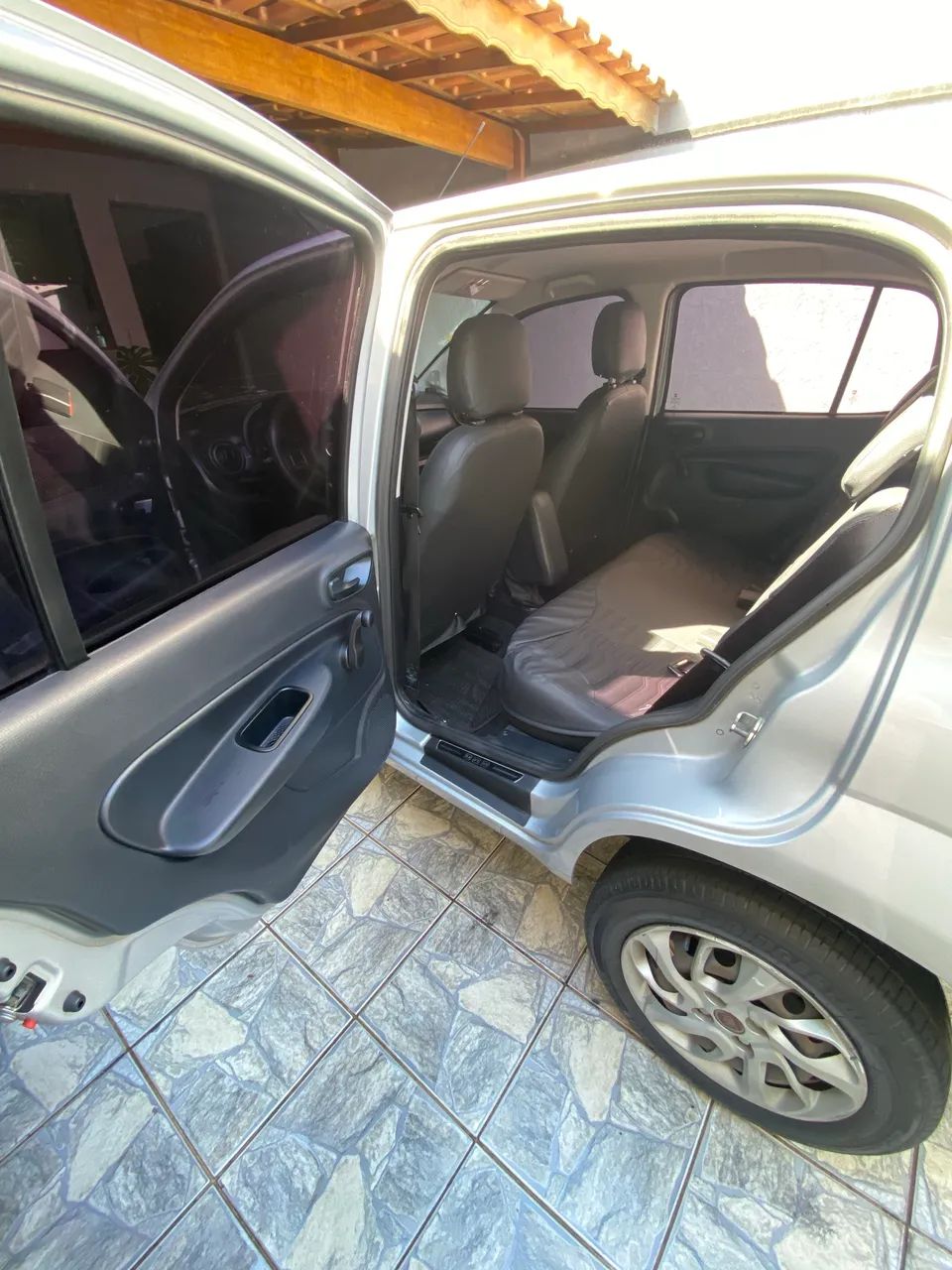 Fiat Uno Attractive 1.0 Flex 6V 5P 2017 - Foto 5