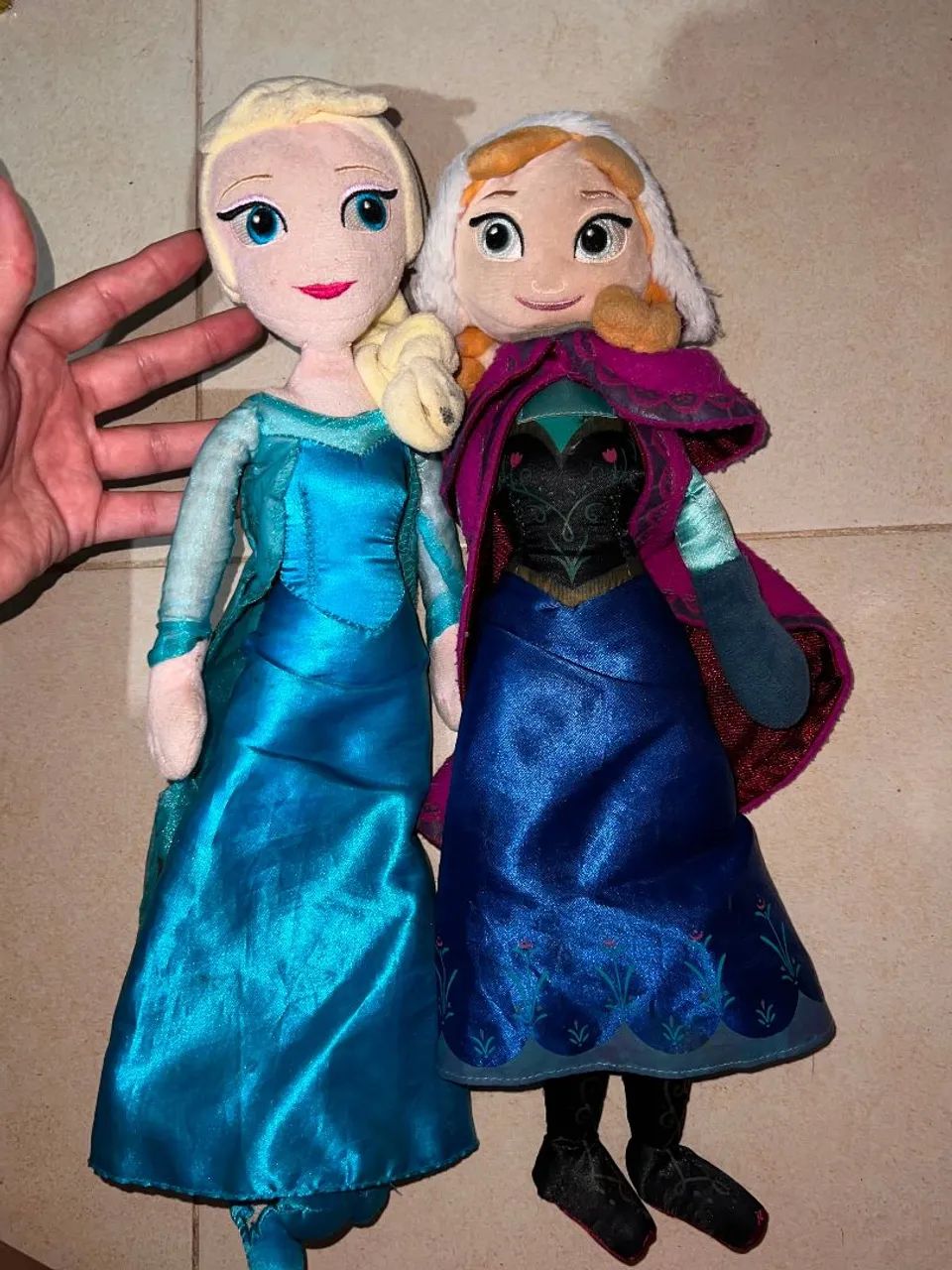 Bonecas Elsa e Anna