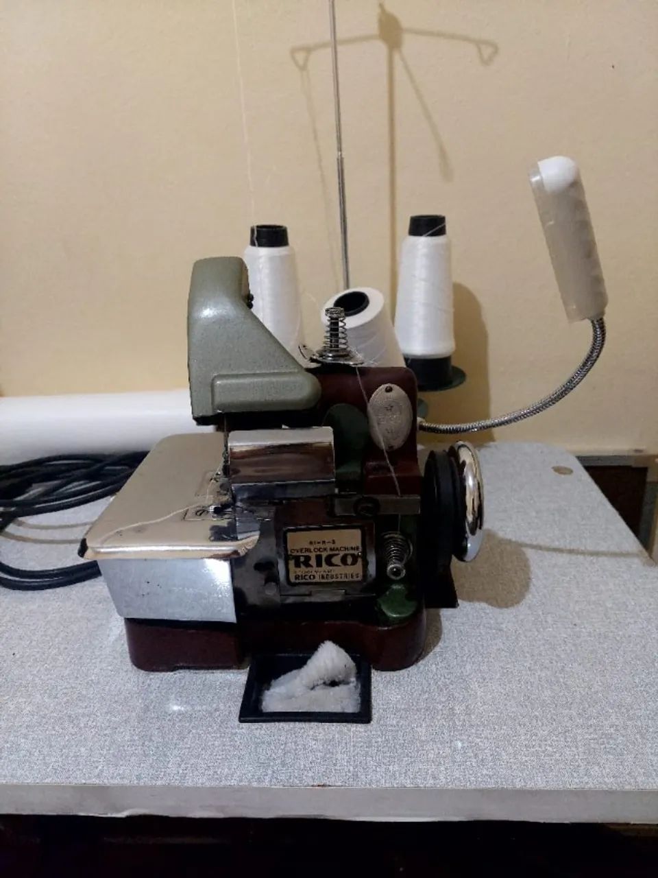 Máquina de costura OVERLOCK - RICO - Foto 2