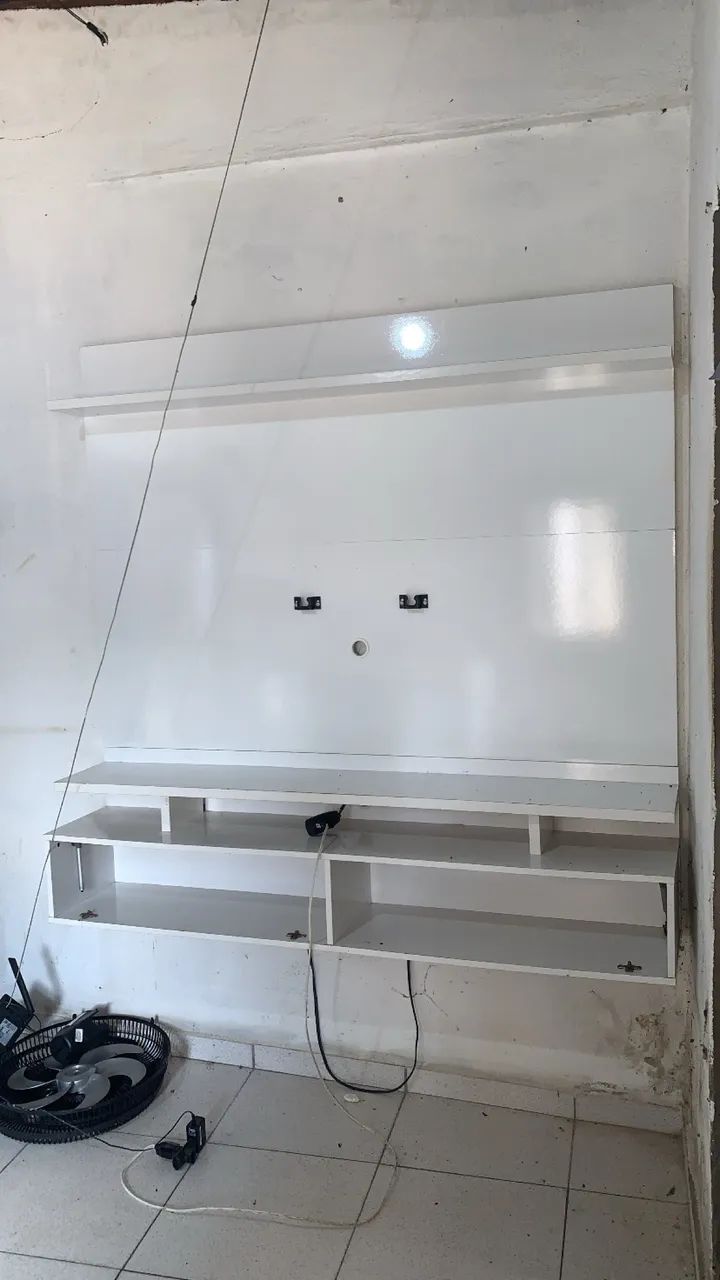 Painel branco com suporte para tv  - Foto 3