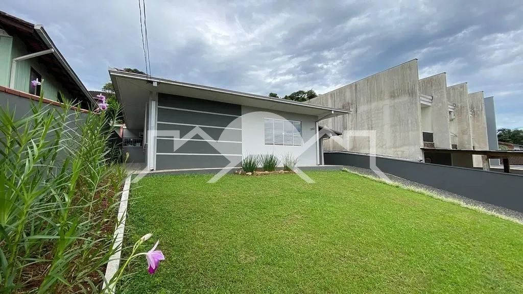 CASA COM 03 DORMITÓRIOS NO PETRÓPOLIS !