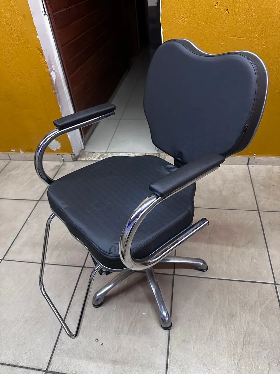 Cadeira para Salão ou barbeiro.  - Foto 4
