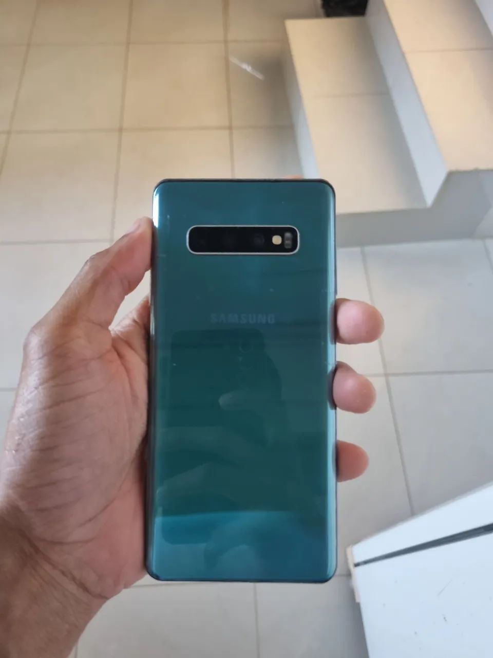 Celular Galaxy S10+ com Defeito