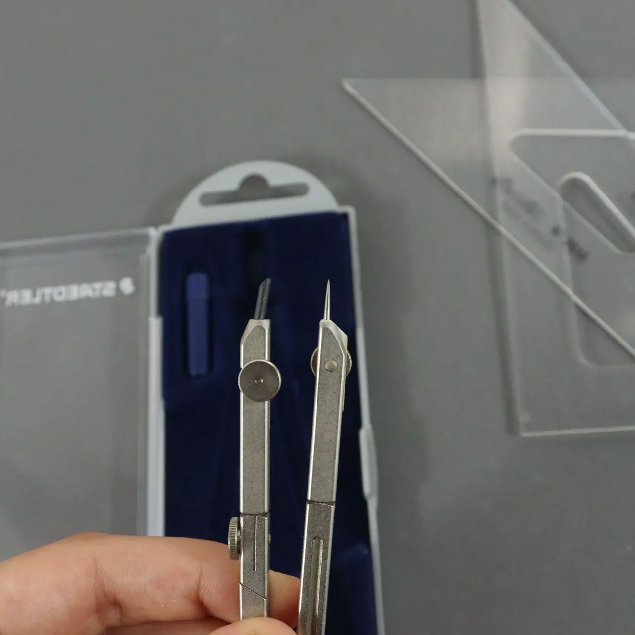 Compasso Steadtler e esquadros para desenho técnico - Foto 5