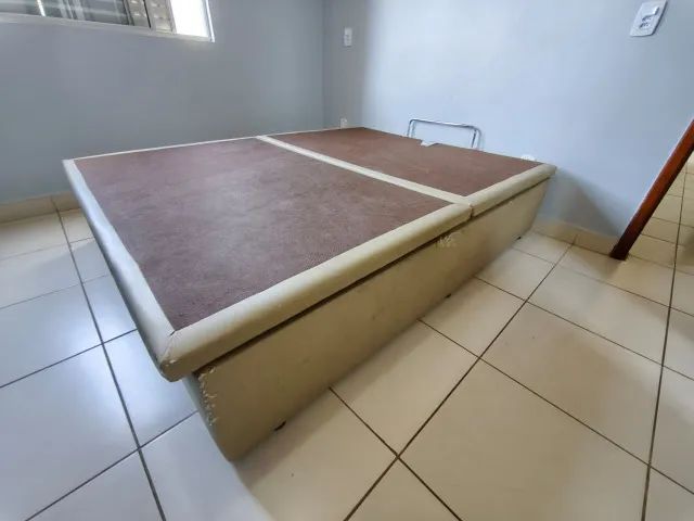 Cama baú tamanho Queen, com estrutura bem acabada excelente, e com 2 amortecedores - Foto 2