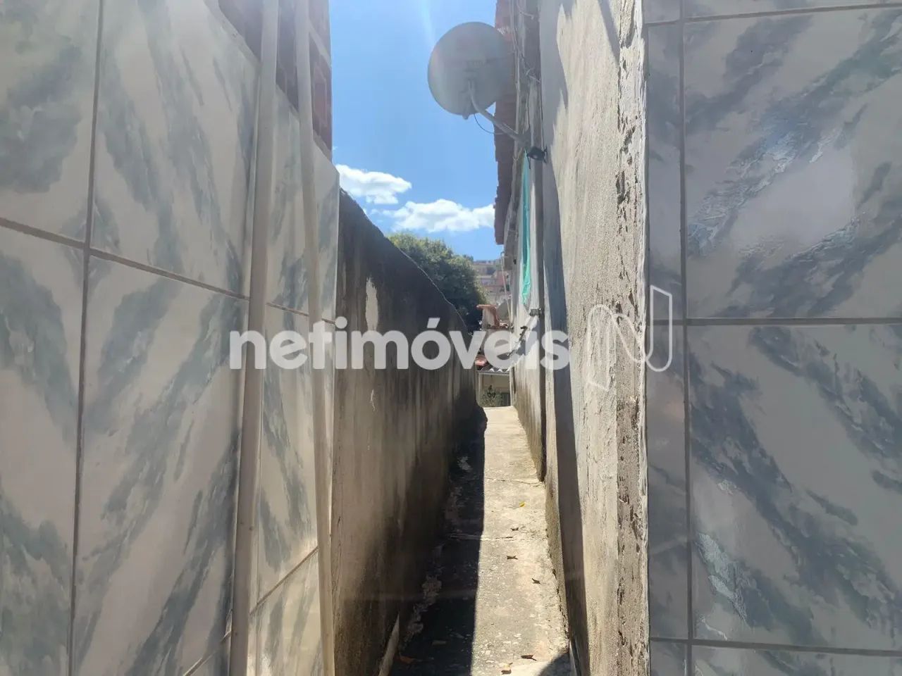 Casa com 5 quartos e dois barracões nas laterais - Foto 5