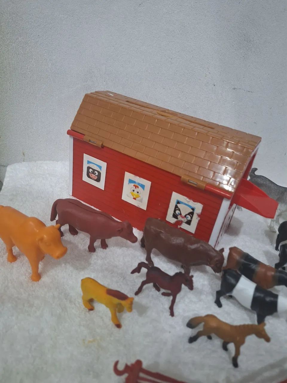 Fazenda de brinquedo e animais - Foto 2