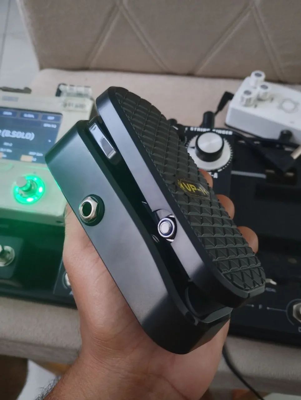 Pedal de volume e expressão 