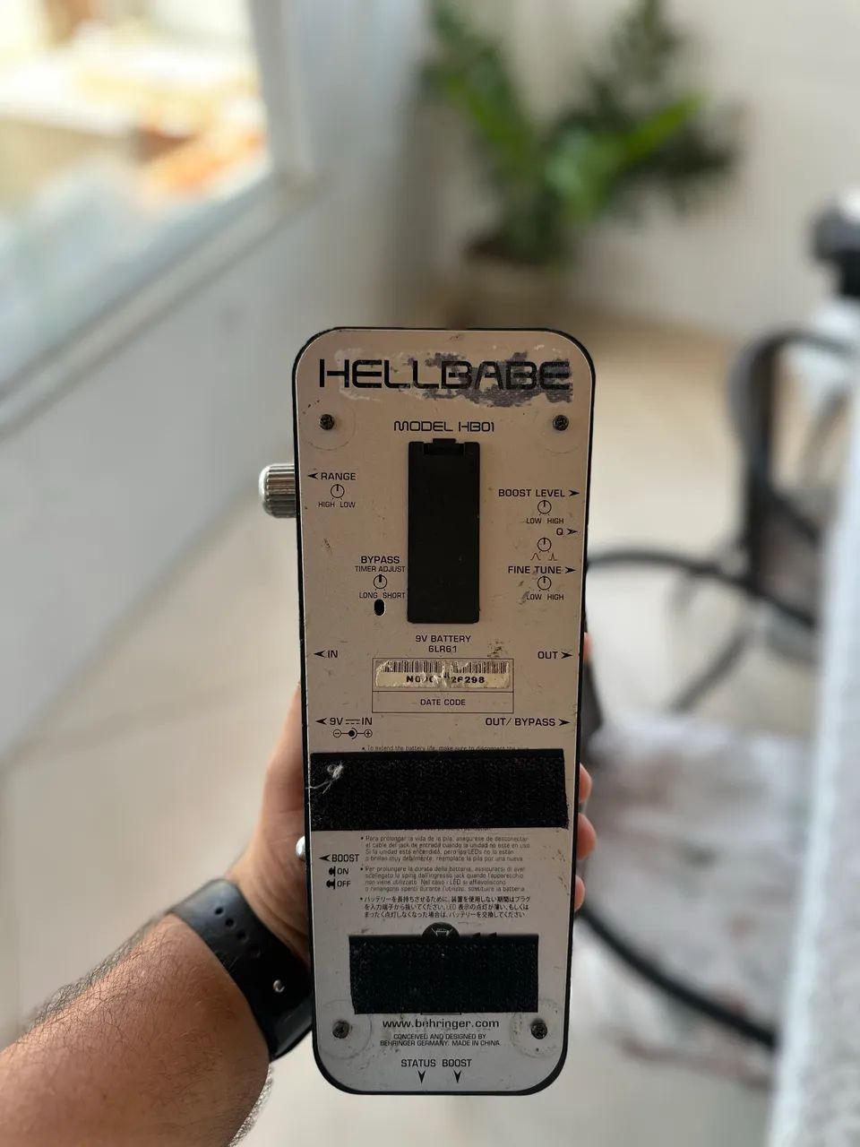 Pedal Wah Behringer Hellbabe