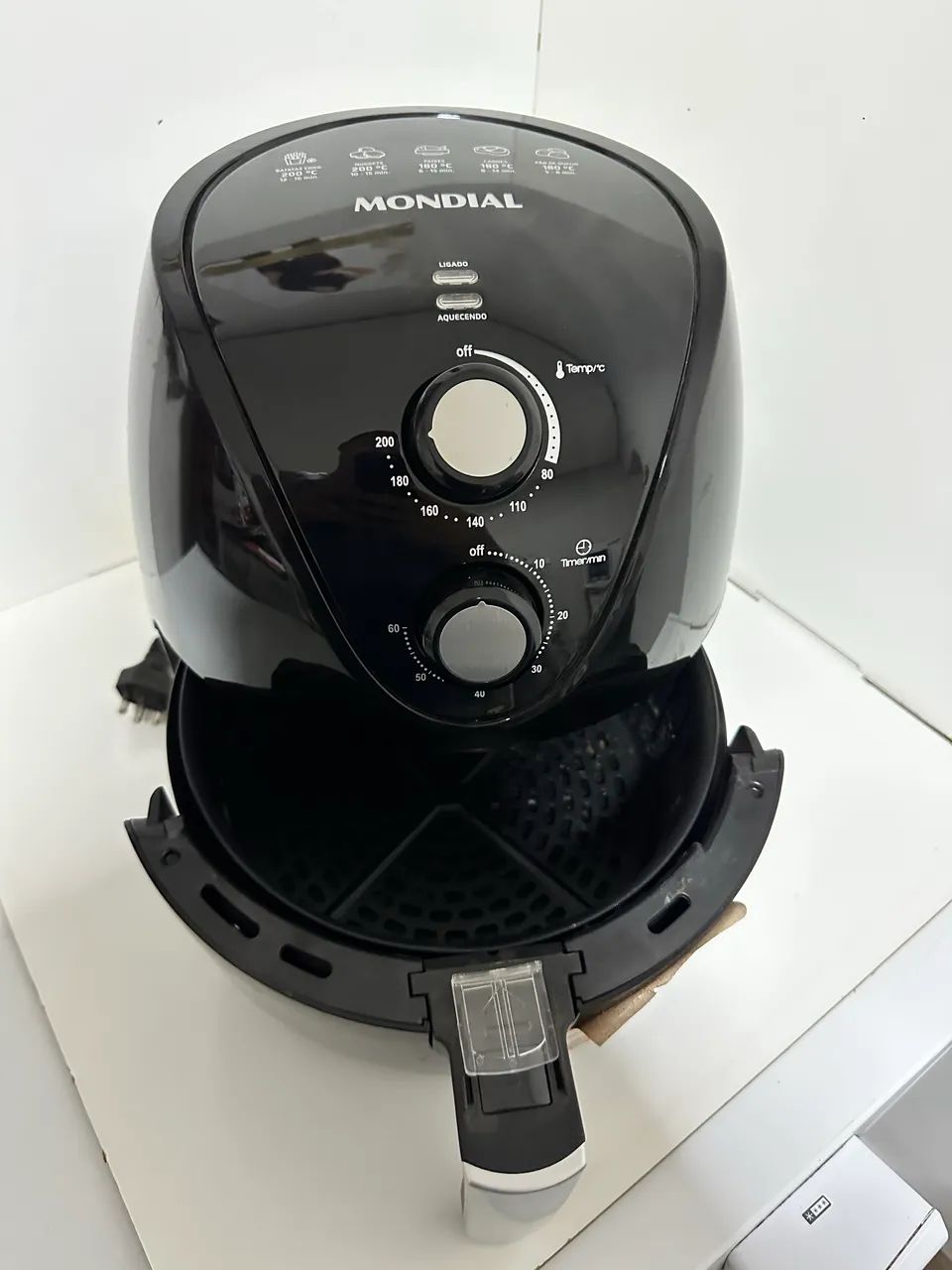 Vendo Air fryer Mondial , nova , nunca foi usada. 