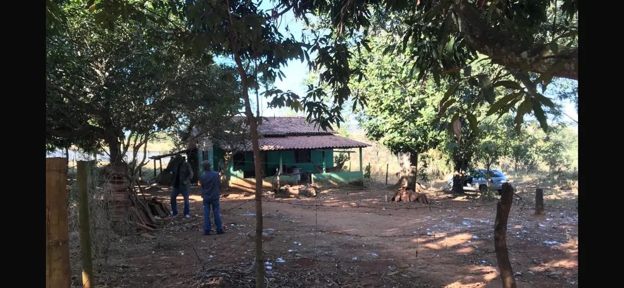 Lote amplo com barracão 