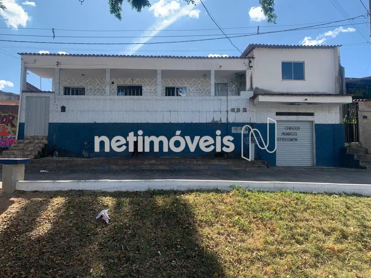 Casa com 5 quartos e dois barracões nas laterais - Foto 2