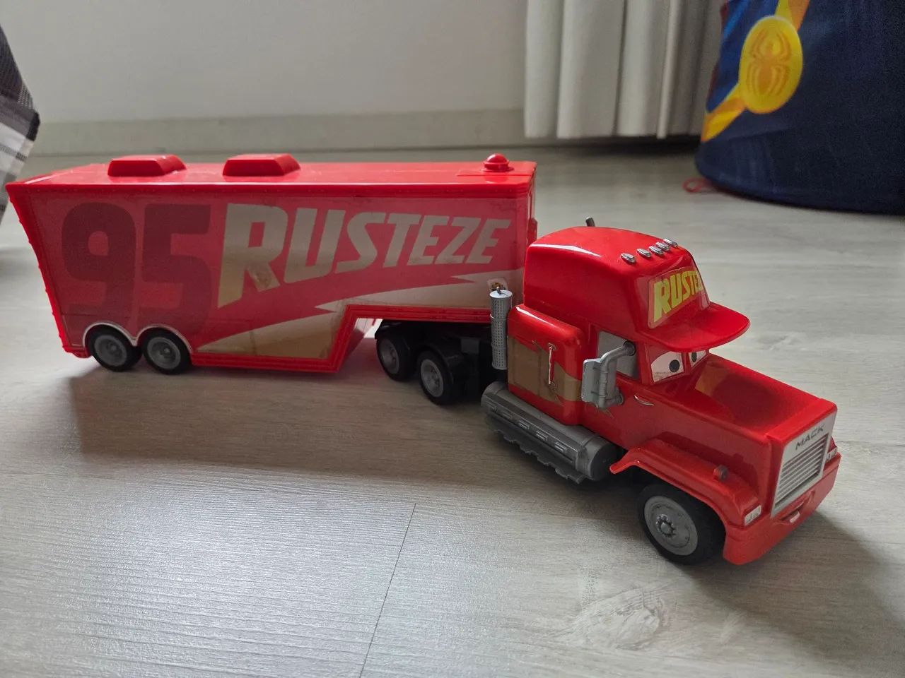 Carreta MACK - Mcqueen
