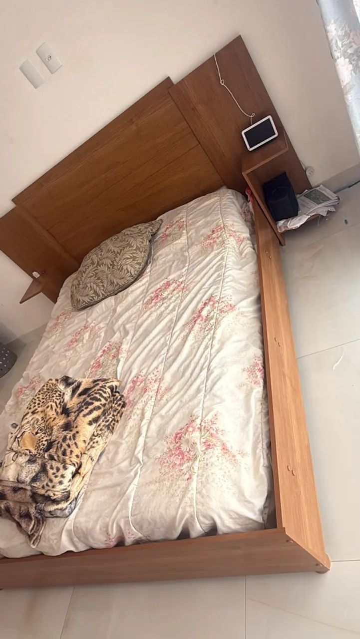 Cama de casa queen