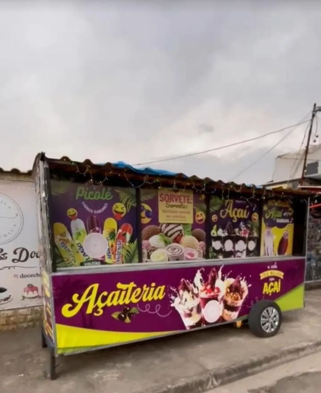 Carrocinha semi nova 