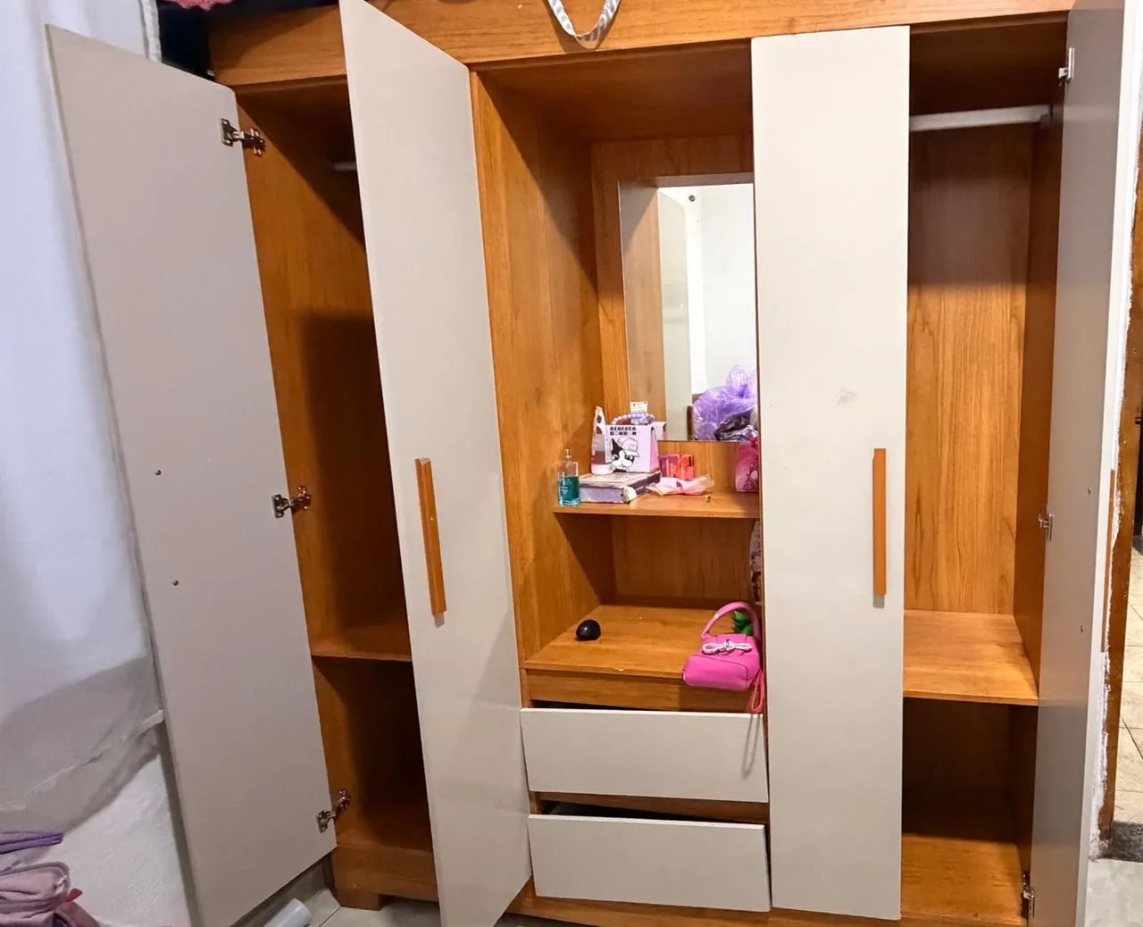 Guarda roupa 4 portas e 2 gavetas - Foto 3