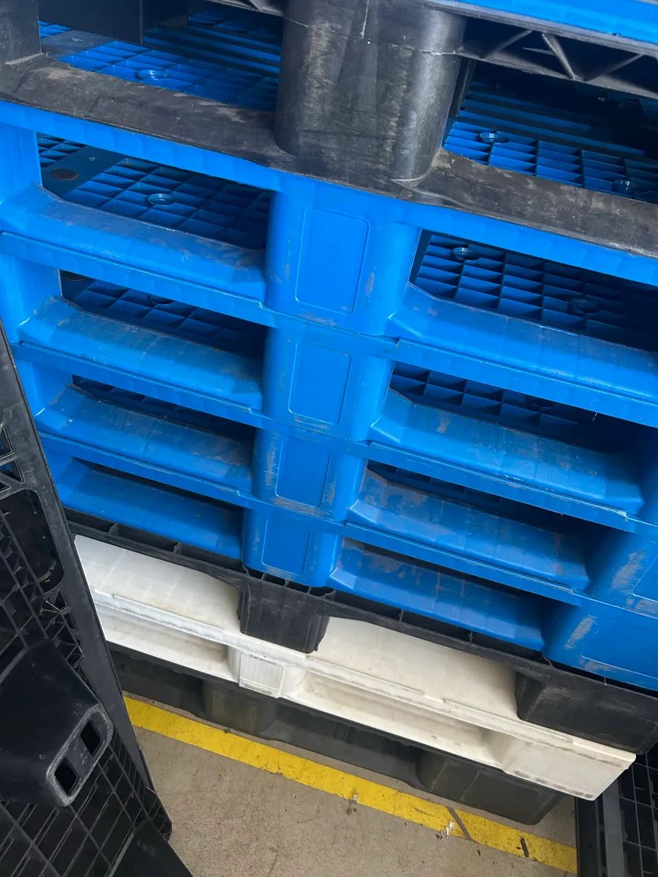 Paletes Plásticos Reforçados 