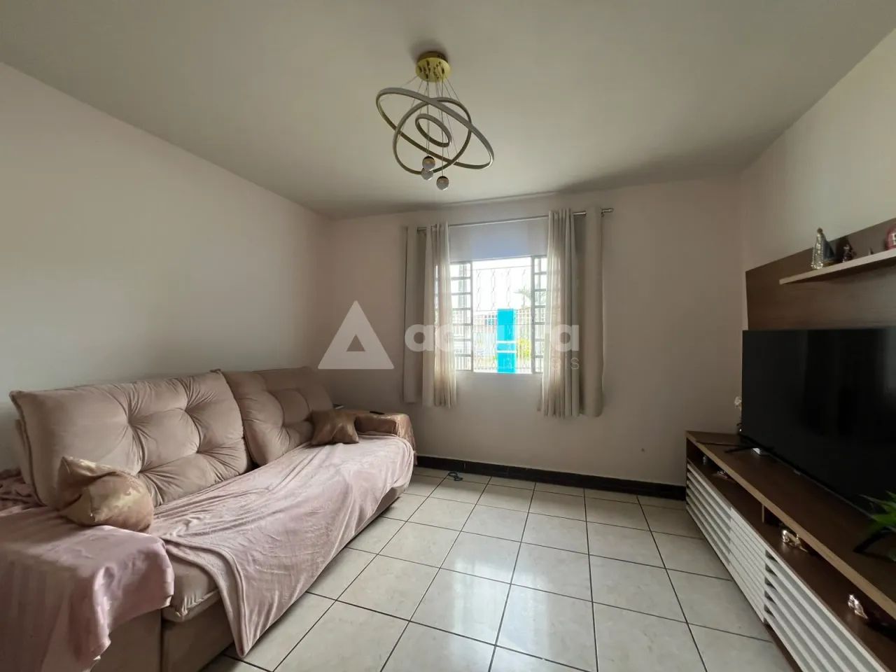Casa com barracão na Região de Uvaranas - Foto 2