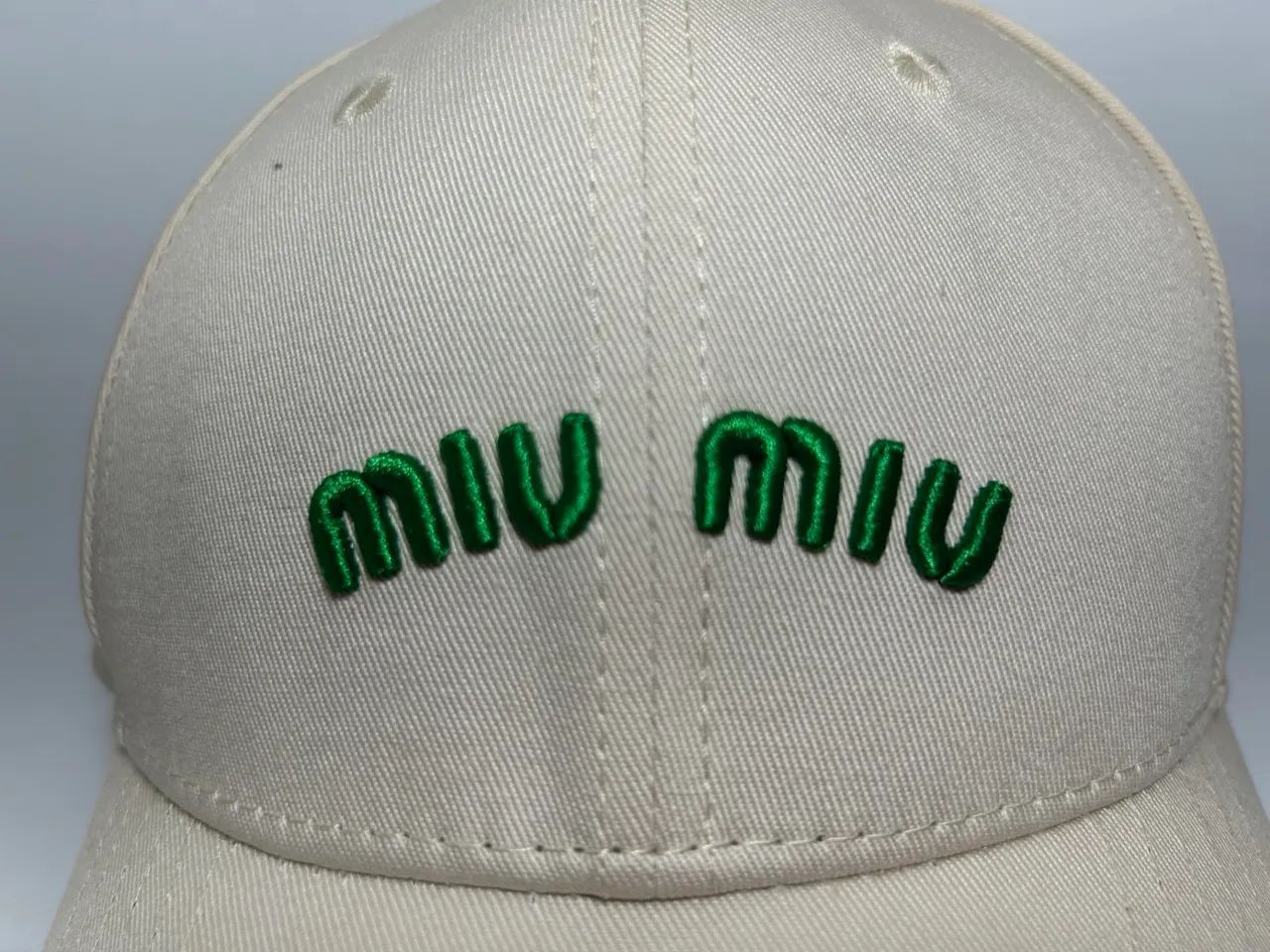 Boné Miu Miu bege bordado  - Foto 5