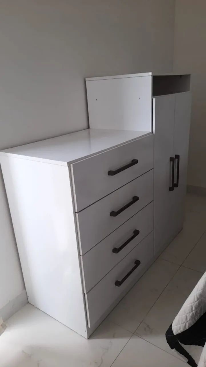 Comoda , mini guarda roupas 4 gavetas branco