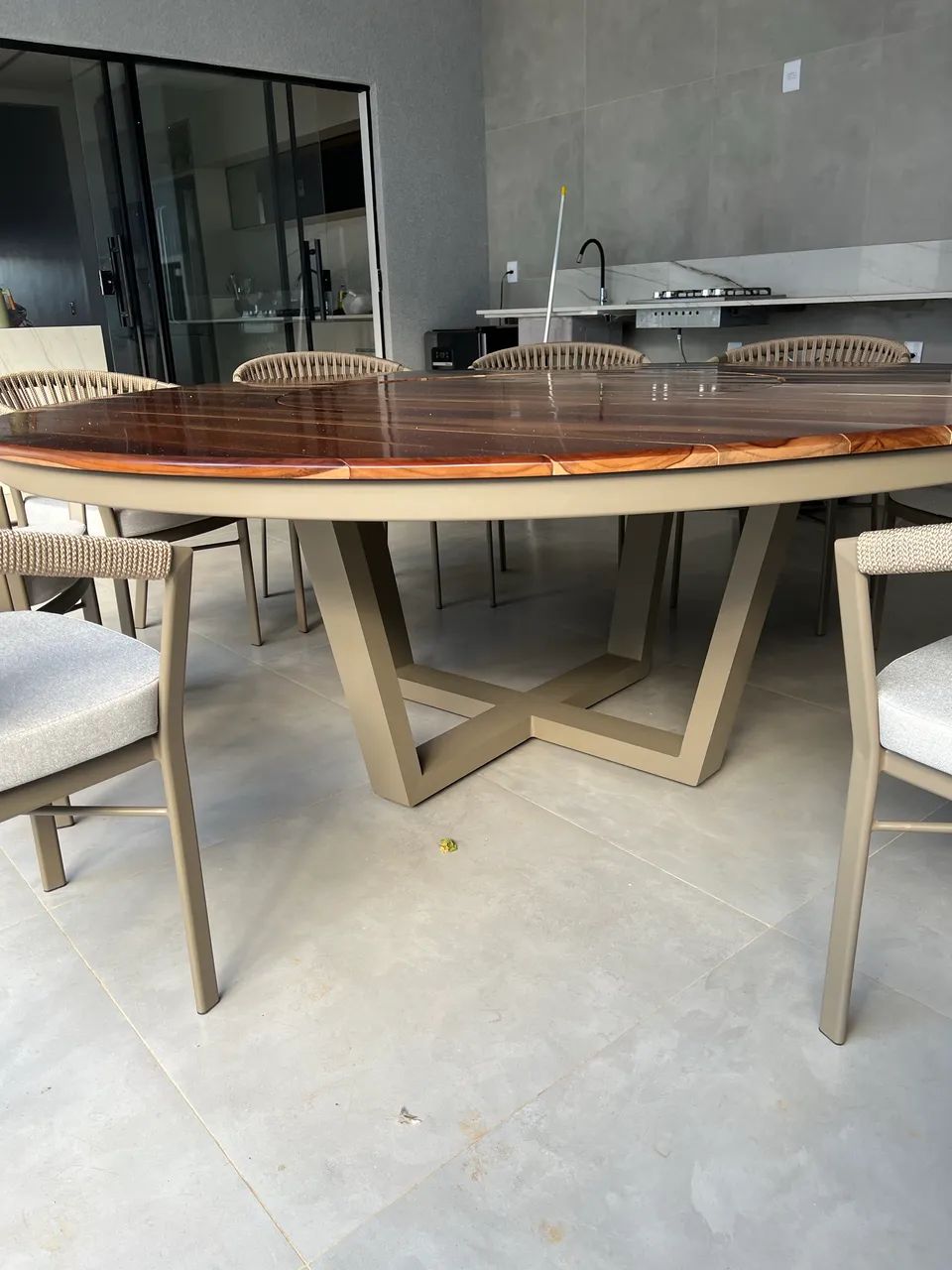 Mesa com cadeiras área gourmet e externa  - Foto 3