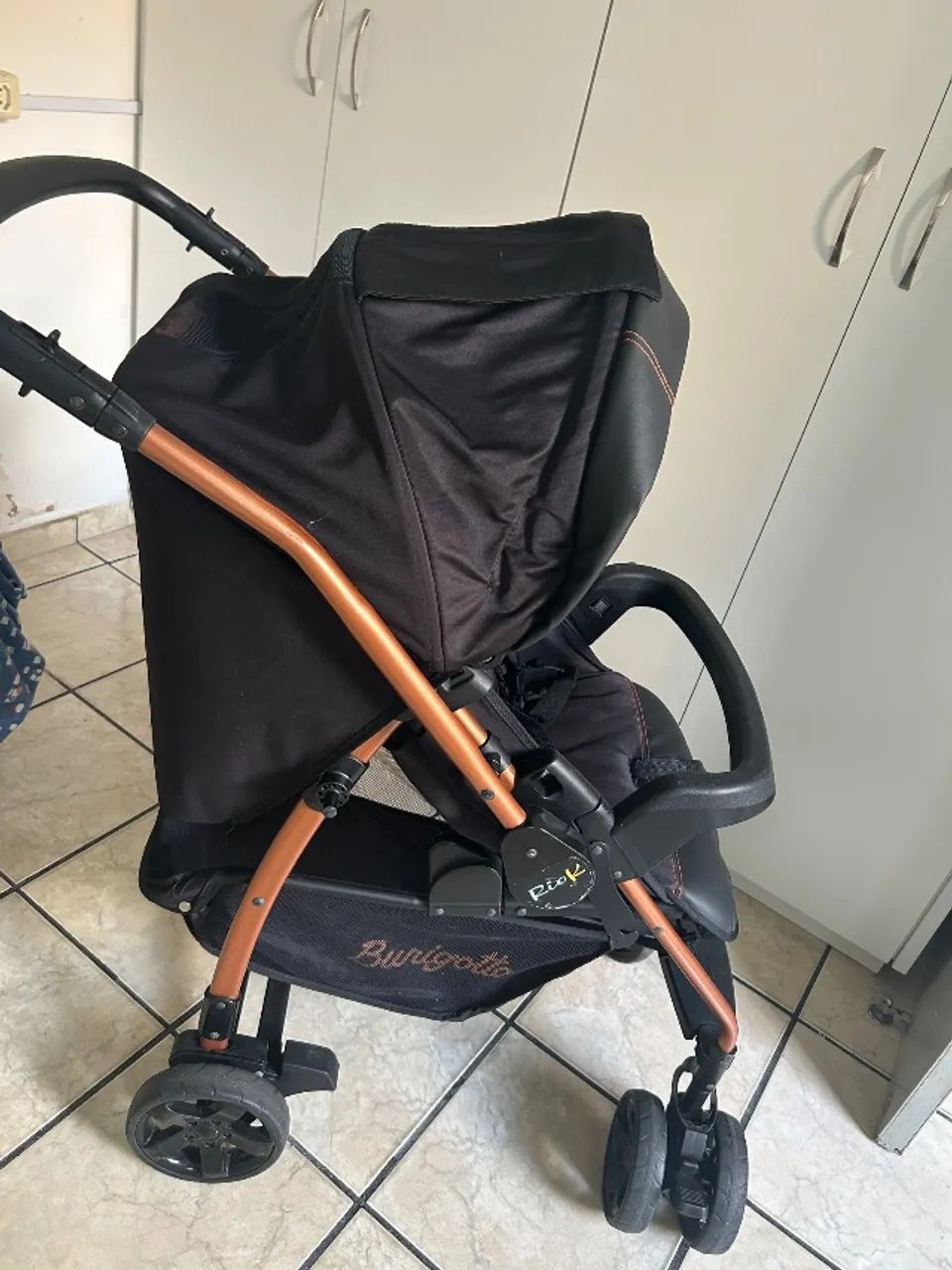 Carrinho de bebê com bebê conforto - Burigotto - RioK - Foto 2