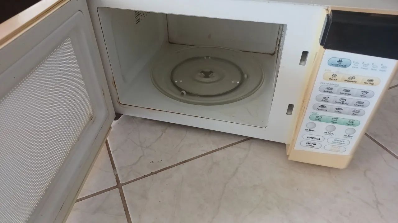 Vendo Micro-ondas Eletrolux Usado 220V - Foto 2