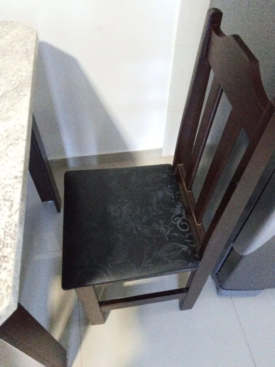 Mesa e 4 cadeiras - ótimo estado - Foto 2